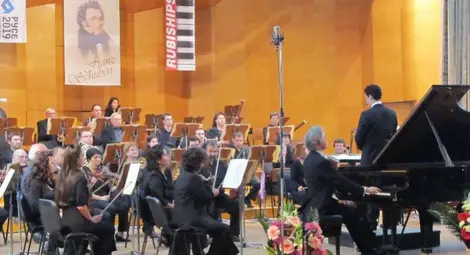 Възпитаник на Училището по изкуствата дирижира стартовия концерт на конкурса &bdquo;Шуберт&ldquo;