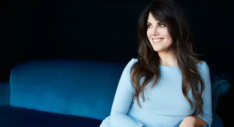 „Време е да бъде изгорена синята барета и закопана синята рокля“ „Време е да бъде изгорена синята барета и закопана синята рокля“