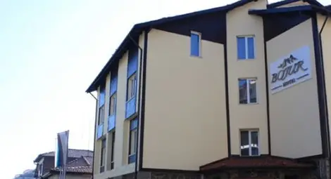 Проби от кебапчета и вода установяват от какво са се натровили децата в Банско