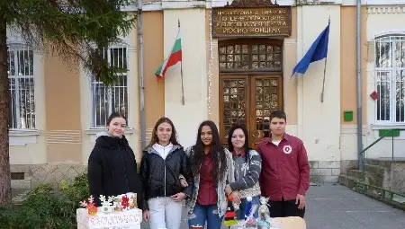 Базар събира пари за мечтита на талантливи ученици от Гимназията по дървообработване