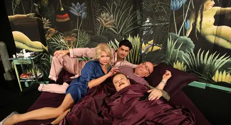 Сцена от постановката на Народния театър &bdquo;Приятна жена в лоша компания&ldquo; Снимка: Народен театър &bdquo;Иван Вазов&ldquo;