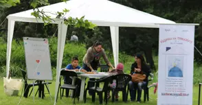 Деца съчиняват русенски истории в „Приказна къщурка“ в парка