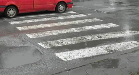 Кола блъсна 11-годишно момче на пешеходна пътека в Ямбол