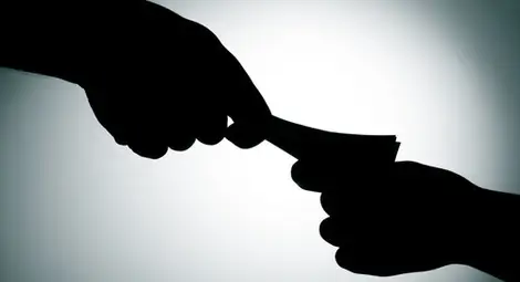 Педагогическа поема - хванаха учител, докато взема подкуп от ученик Педагогическа поема - хванаха учител, докато взема подкуп от ученик