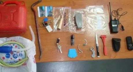 Спипаха двама българи за обири на коли в Гърция