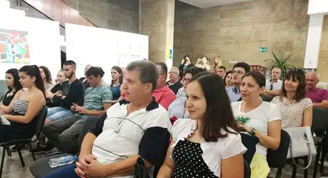 Юристка илюстрира криминален роман с реални заплетени случаи Юристка илюстрира криминален роман с реални заплетени случаи