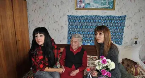 И на 100 години баба Тота чете без очила любимите си криминални романи