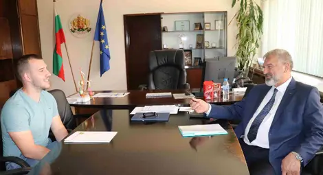 Четвъртокурсник от УНСС успешно приключи стажа си в Областна администрация &ndash; Русе