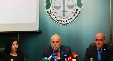 Престъпна група точила пари с измами в интернет