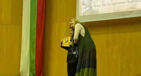 Над 330 ученици взеха участие в ХХ-ото издание на конкурса рецитал „За да я има България” в Русе Над 330 ученици взеха участие в ХХ-ото издание на конкурса рецитал „За да я има България” в Русе
