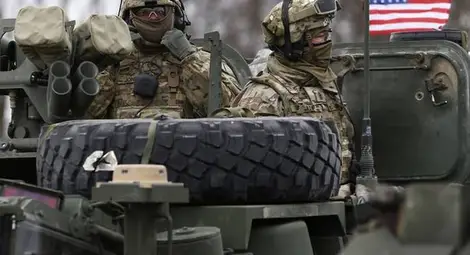 Американски войски и танкове се разполагат в Източна Европа Американски войски и танкове се разполагат в Източна Европа