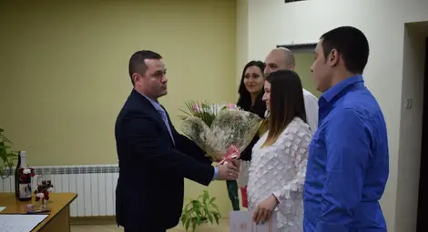 Милков към младоженци в Деня на влюбените: Бракът e като пътуване с кораб на далечно пътешествие