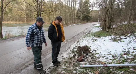 Вандали потрошиха новото осветление на Текето