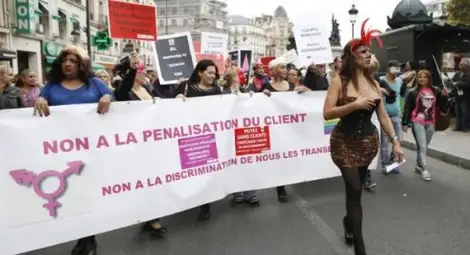 Проститутки на протест срещу глоби за клиенти