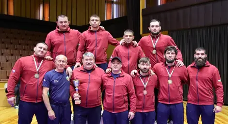 4 титли за &bdquo;Юнак&ldquo; на държавното по свободна борба във Велико Търново