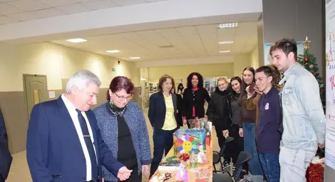 В Русенския университет се провежда благотворителен коледен базар в подкрепа на деца и младежи с увреждания