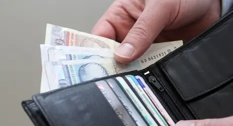 Заплатите в бюджетния сектор са с  12.5% по-високи, отколкото в частния