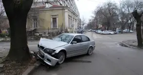 Снощен шофьор се блъснал на входа на Николово