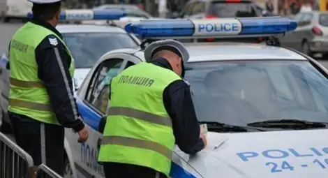 Наказаха шофьор, преминал  по отцепен заради митинг път