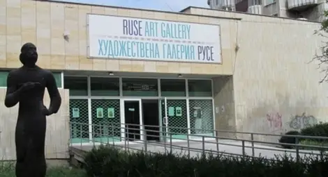 Млади художници търсят смисъла  на ерозията с графити и музика