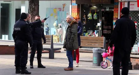 Полицията започва да пише актове за безцелни разходки през уикенда