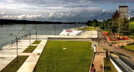 Общината прави поливна система на кея за 120 000 лв. Общината прави поливна система на кея за 120 000 лв.