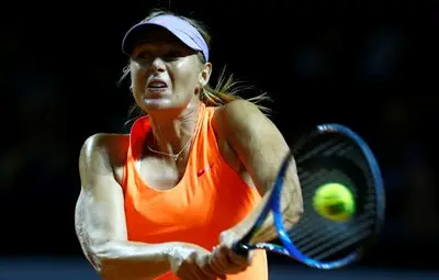 Шарапова се завърна с победа