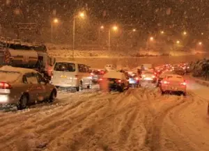 Невиждана снежна буря скова Израел