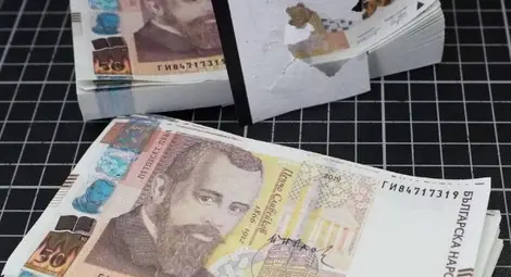 Арестувани с фалшиви пари хитруват - ако може да се поръчат по интернет, не било престъпление