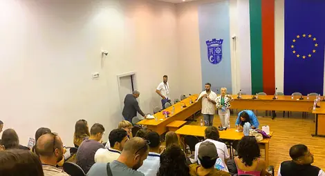 Новаторски модели за обществени отношения и гражданска активност тренираха младежи от 7 държави в проект под наслов "Твоят глас има значение" Новаторски модели за обществени отношения и гражданска активност тренираха младежи от 7 държави в проект под наслов "Твоят глас има значение"