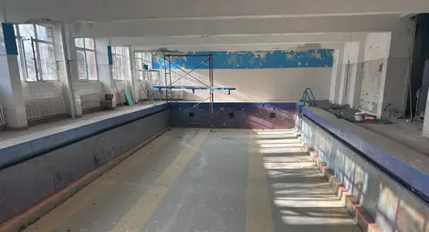 Община Русе извършва цялостен ремонт на басейна в спортното училище