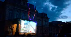 Силуети от светлина танцуваха българско хоро и виенски валс