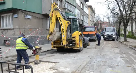 Трета сграда по &bdquo;Велико Търново&ldquo; с пукнатини и провиснали врати