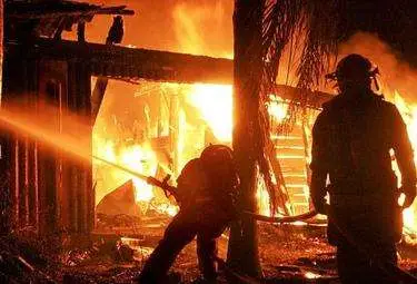 Две деца загинаха при пожар край Тетевен 