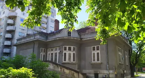 Изложба в "Блок 14" показва цветовете на доброто