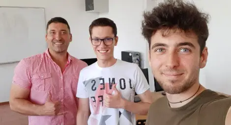 Калоян Мънев, Кристиян Вачев /вдясно/ и Георги Къдрев /вляво/            Снимки: Личен архив