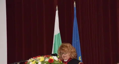 Юридическият факултет на Русенския университет тържествено връчи дипломите на випуск 2025