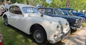 Преподаватели и студенти организират парад на лични ретро автомобили в увиверситета