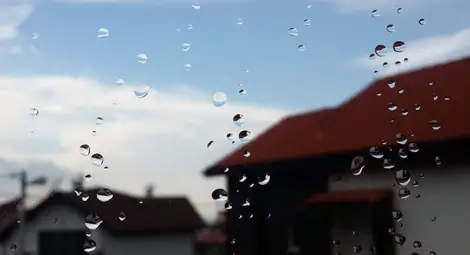 Понижение на градусите, бури и градушки в следващите дни