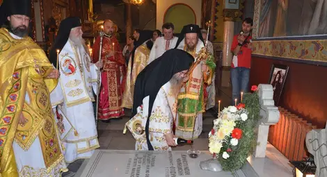 Софроний цяла година отклонява предложението да стане епископ, защото се смята за недостоен