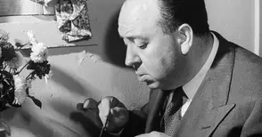 Обожаващият ужаса режисьор изпада в ужас при вида на... яйце