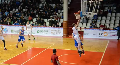 Тити сложи пагоните на  Господинов в &bdquo;Левски&ldquo;