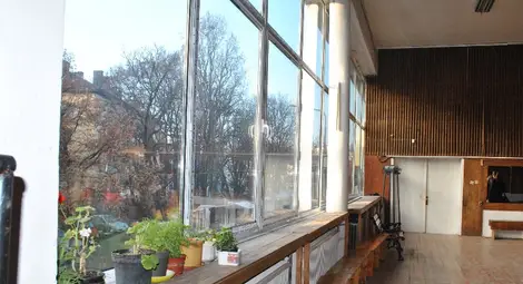 Нови радиатори и дограма стоплиха втория дом на 600 талантливи деца