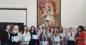 Ученици от Езиковата гимназия в Разград получиха грамоти от 16-ото национално състезание по творческо писане на английски език