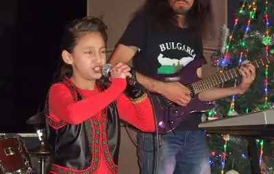 Излезе албумът &bdquo;Аз съм българче&ldquo; на 11-годишната Виктория с &bdquo;Епизод&ldquo;