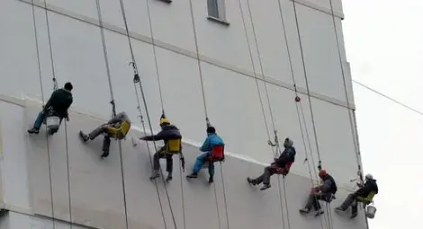 Двама кандидати за конструктивното обследване на сградите за саниране