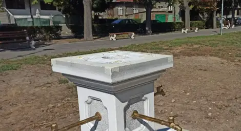 Чешмичката с покровителя на Русе  свети Георги издържа само три дни