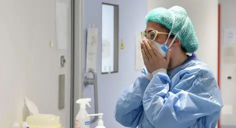 Италиански лекари с нов симптом за коронавирус: обрив по краката