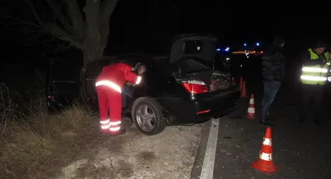 Двама души в реанимация, още петима в болница след катастрофа заради повреден фар Двама души в реанимация, още петима в болница след катастрофа заради повреден фар