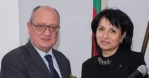 Просветният министър - първи гост пианист в залата на Облеклото